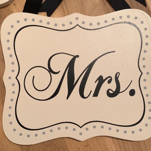 𝅺mr. & Mrs. Wooden Signs - Picture 3 of 11